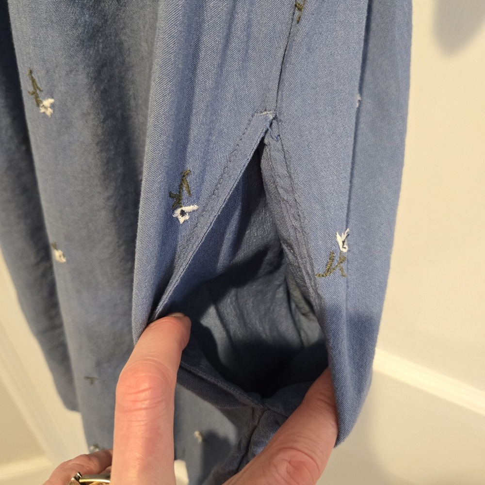 Old Navy Women's‎ Shift Dress Smocked Neckline Chambray Embroidered Floral Large - Picture 5 of 10